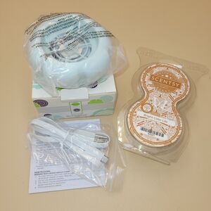 Scentsy Light Blue Mini Fan Difuser NIB & 2 PODS Bright Cider Life NIB